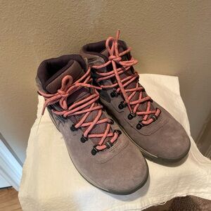 Columbia Women's Newton Ridge Plus Waterproof Hiking Boots-BL 4552-008, Size 10